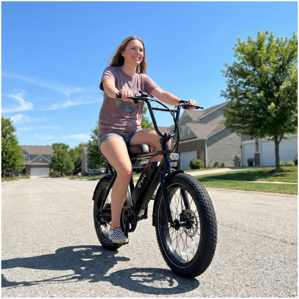 hu-dyu-ux-bmx-female-rider-neighborhood-street-a39749 DYU UX BMX elektromos kerékpár